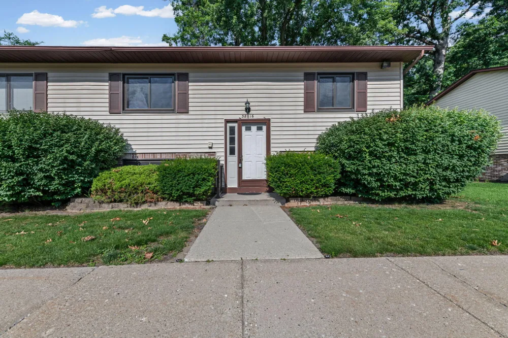 38116 Hixford Place Westland, MI 48185