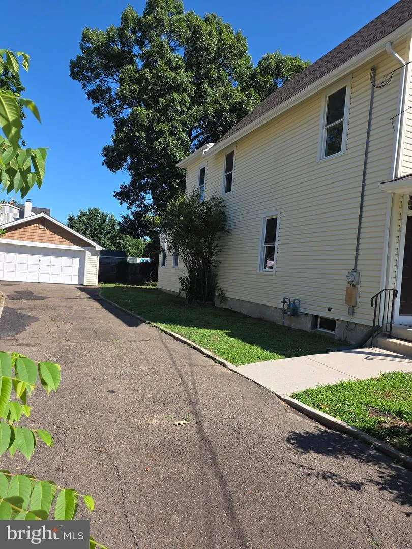423 W BROAD STREET Palmyra, NJ 08065