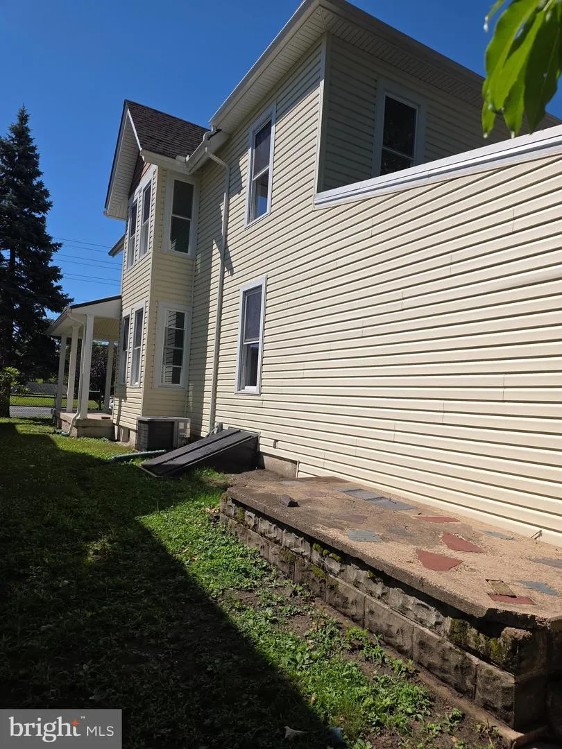 423 W BROAD STREET Palmyra, NJ 08065