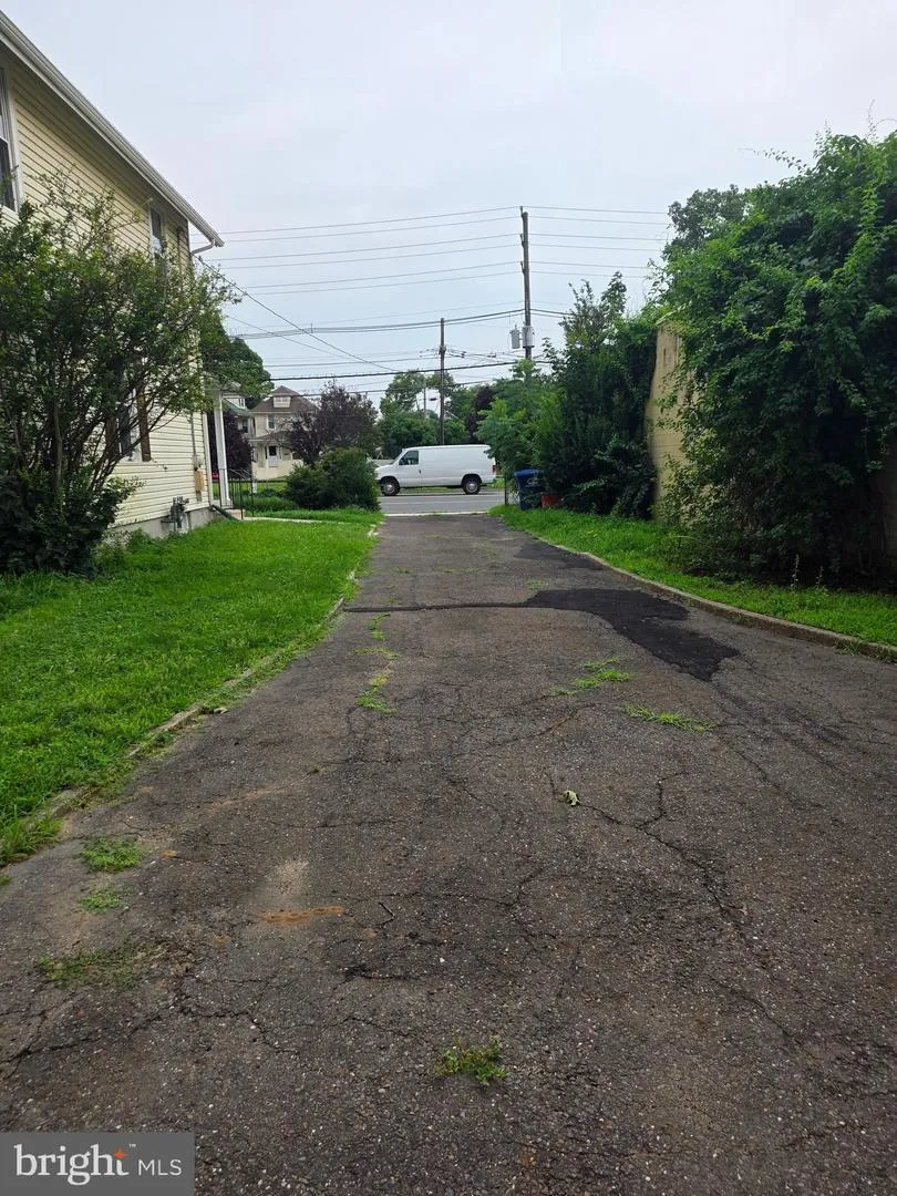 423 W BROAD STREET Palmyra, NJ 08065
