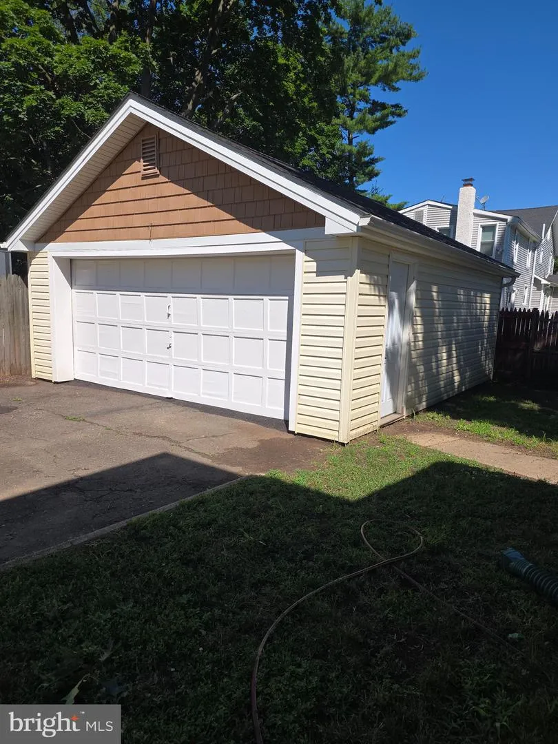 423 W BROAD STREET Palmyra, NJ 08065