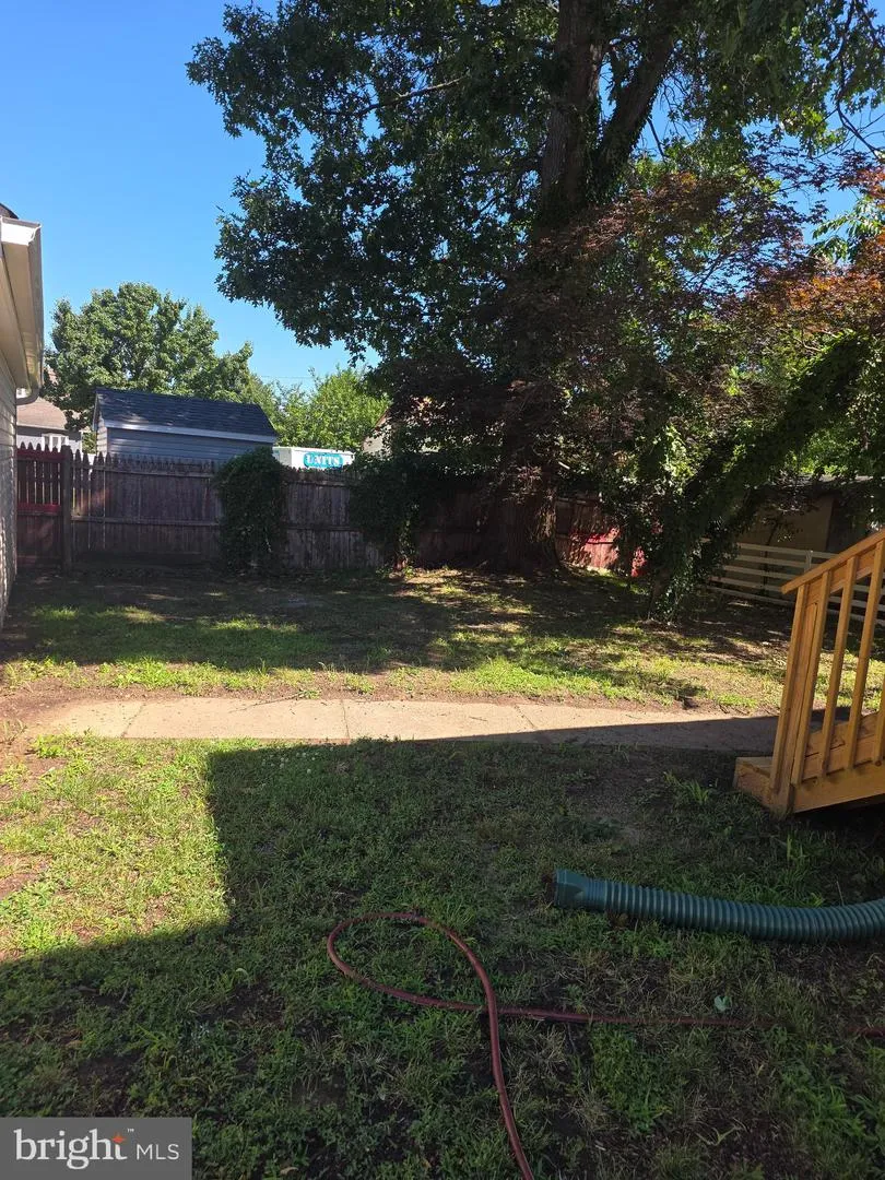 423 W BROAD STREET Palmyra, NJ 08065