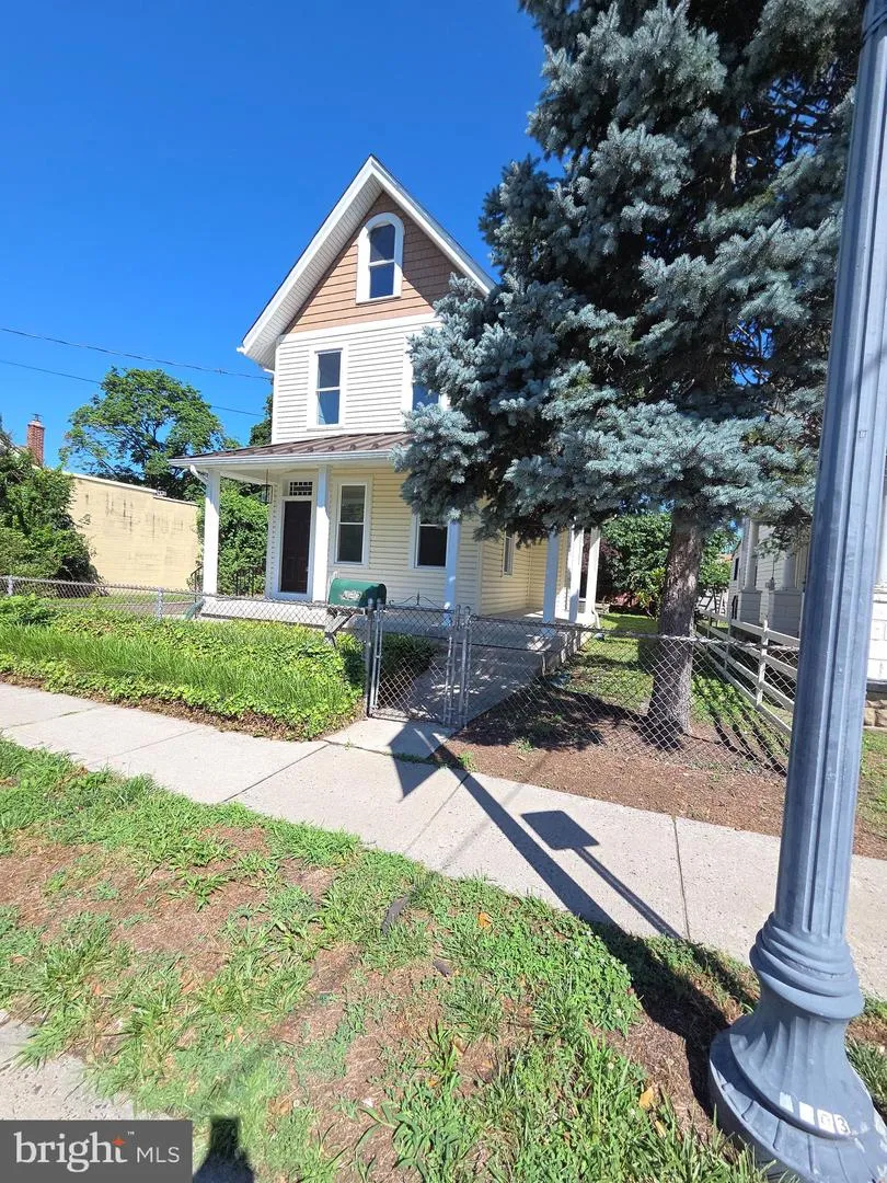 423 W BROAD STREET Palmyra, NJ 08065