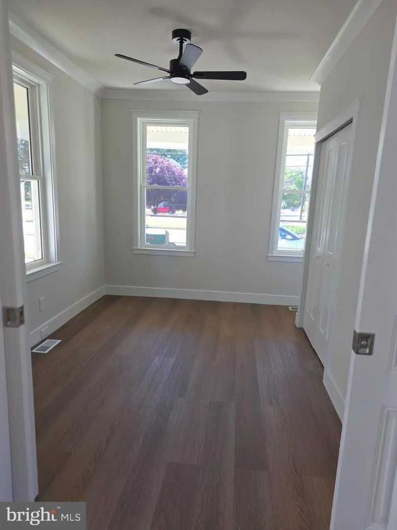 423 W BROAD STREET Palmyra, NJ 08065
