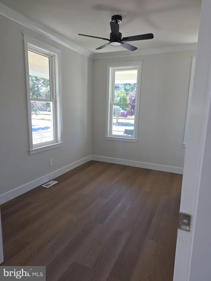423 W BROAD STREET Palmyra, NJ 08065