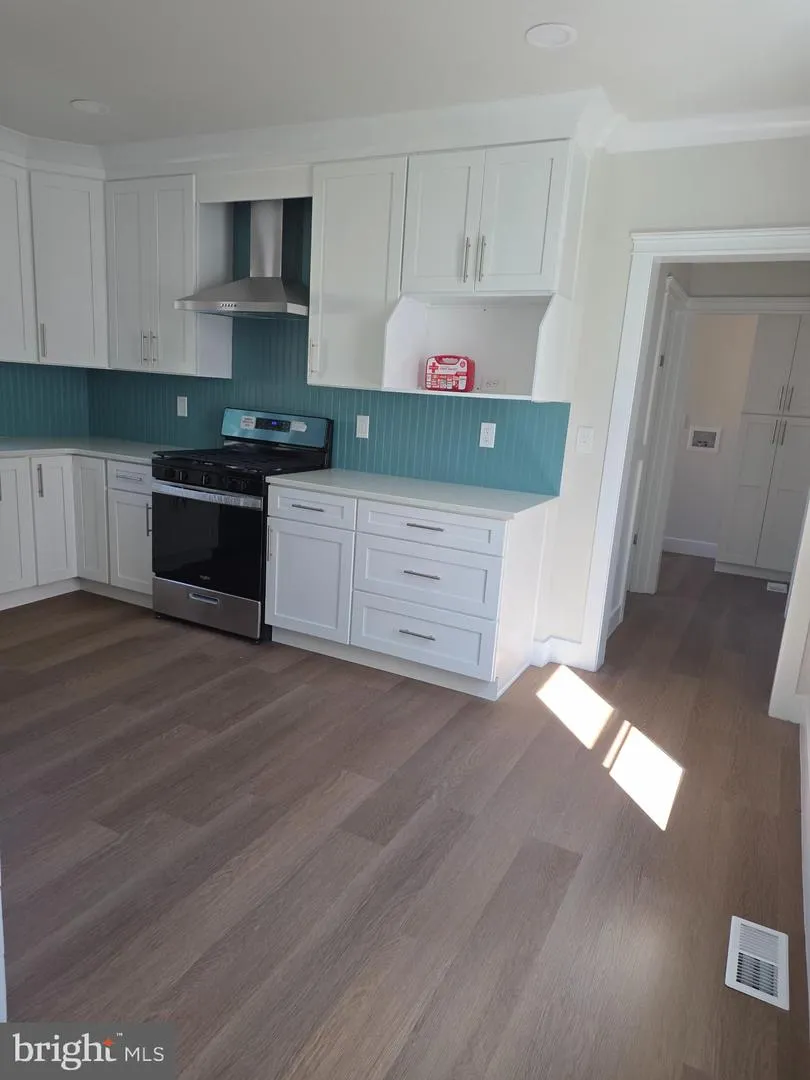 423 W BROAD STREET Palmyra, NJ 08065
