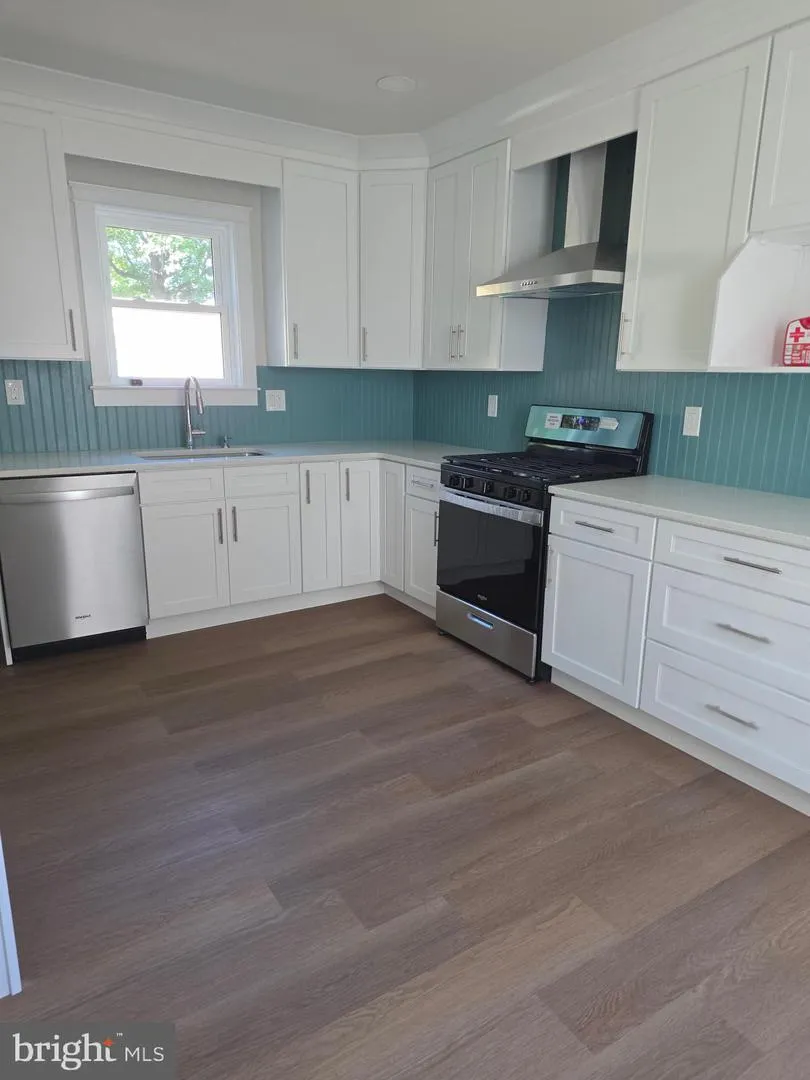 423 W BROAD STREET Palmyra, NJ 08065