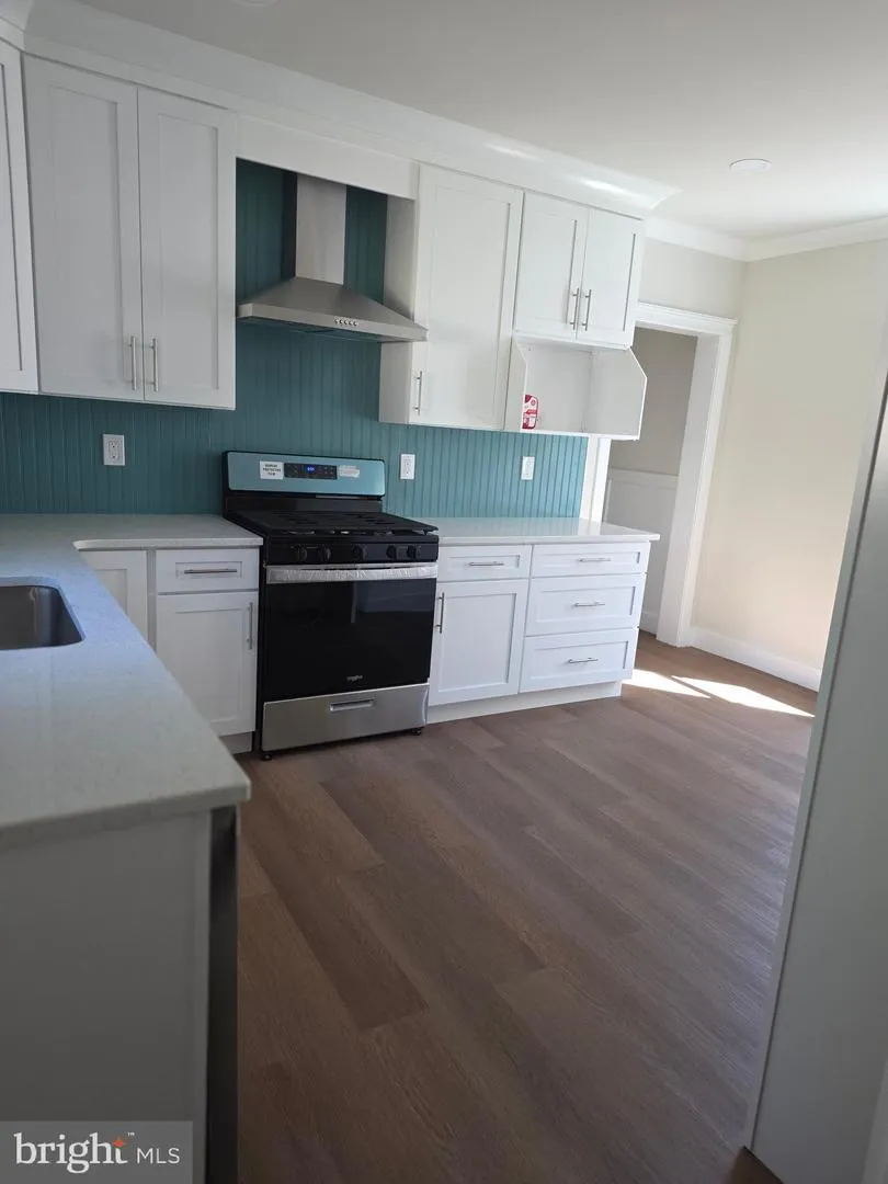 423 W BROAD STREET Palmyra, NJ 08065
