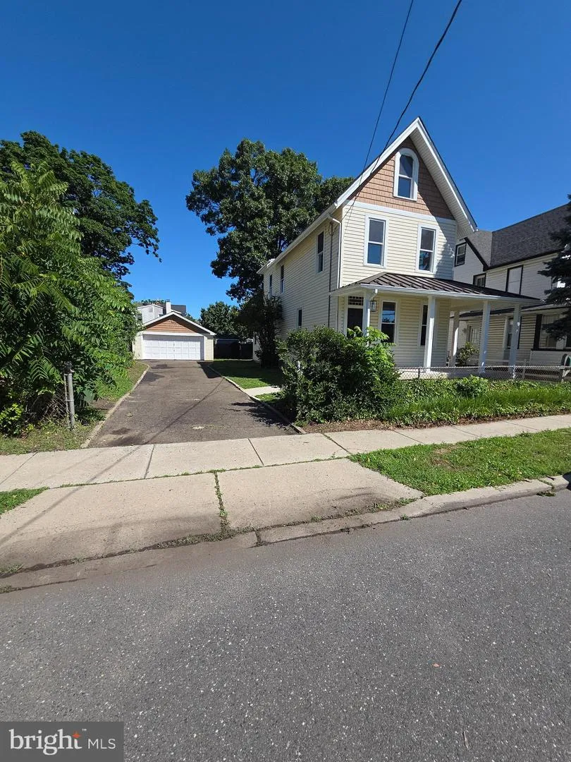 423 W BROAD STREET Palmyra, NJ 08065