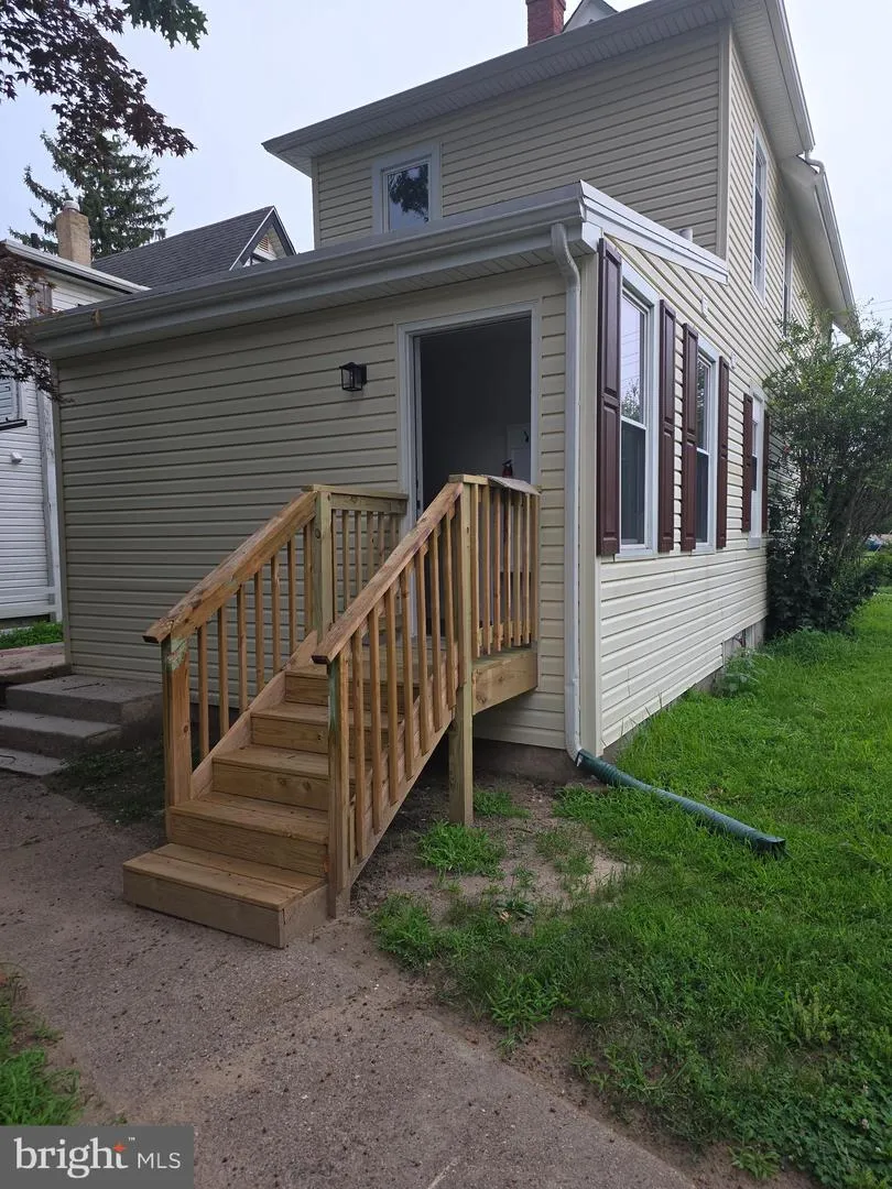 423 W BROAD STREET Palmyra, NJ 08065