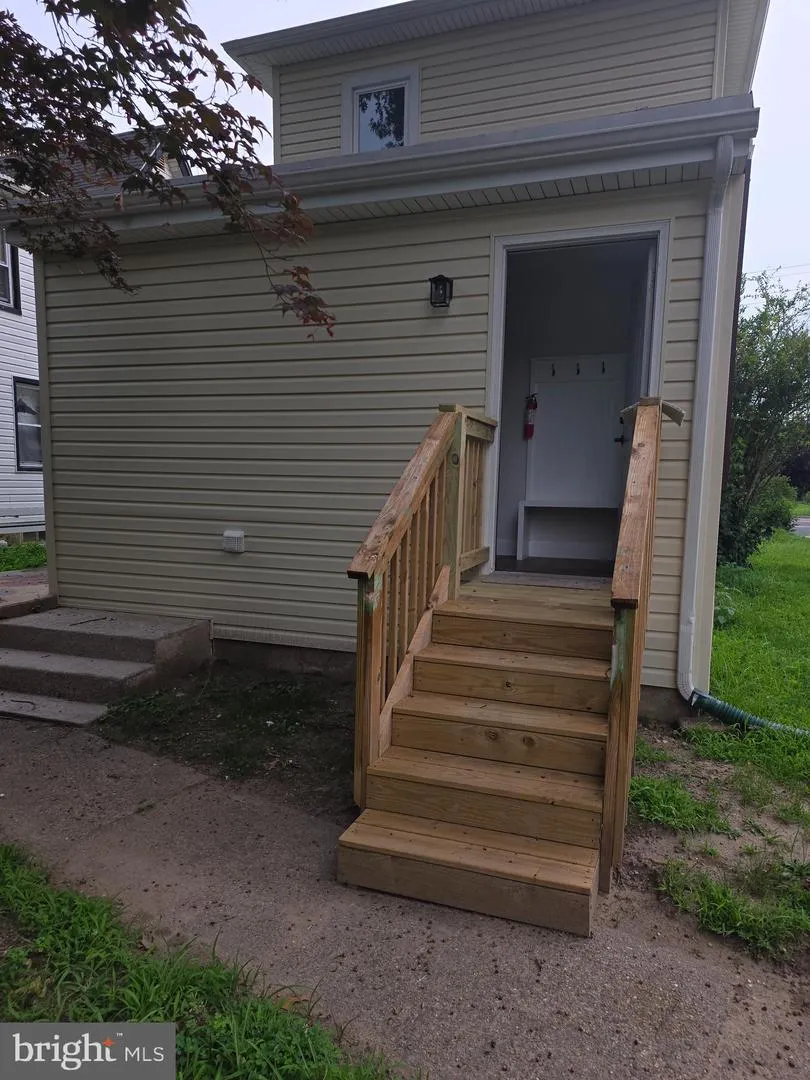 423 W BROAD STREET Palmyra, NJ 08065