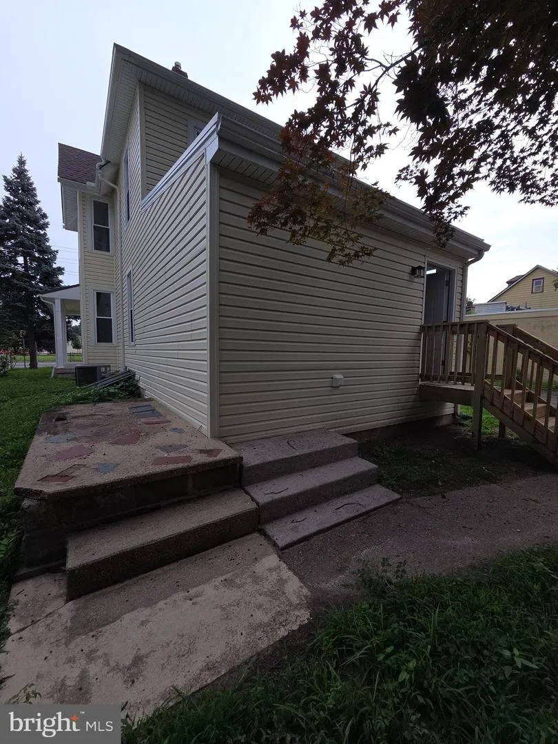 423 W BROAD STREET Palmyra, NJ 08065