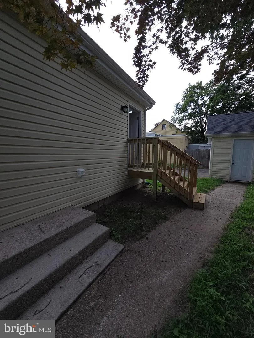 423 W BROAD STREET Palmyra, NJ 08065