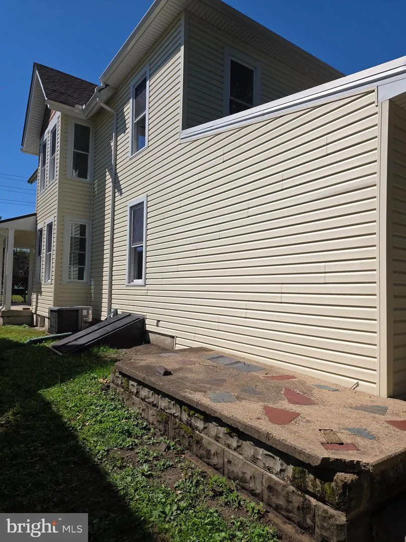 423 W BROAD STREET Palmyra, NJ 08065