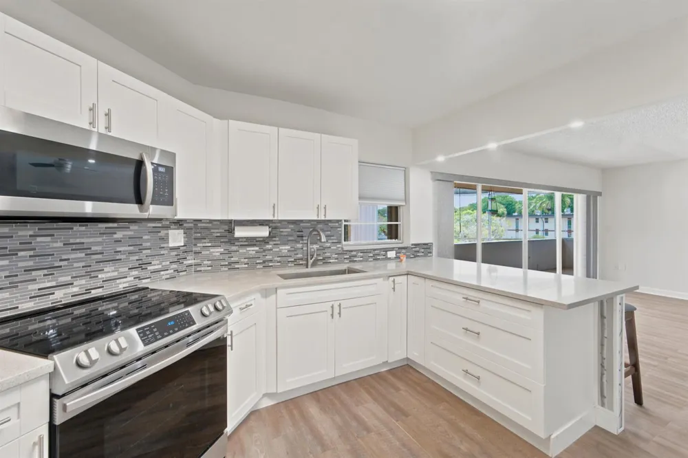 4 GREENWAY Village #203 Royal Palm Beach, FL 33411