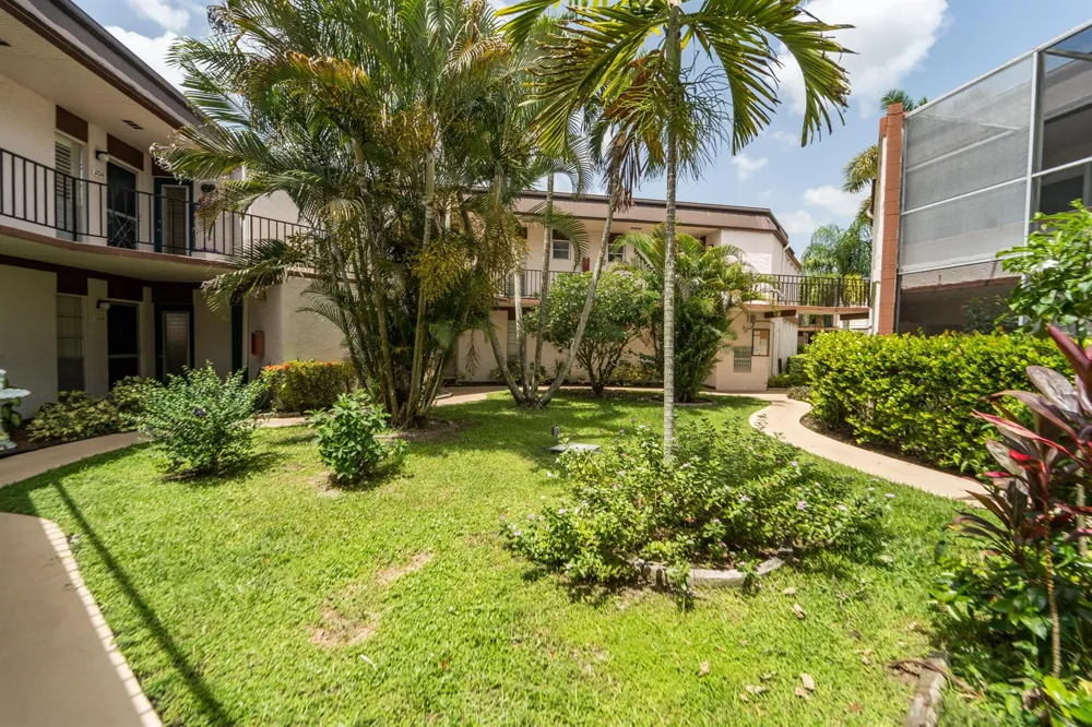 4 GREENWAY Village #203 Royal Palm Beach, FL 33411