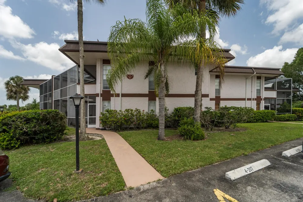 4 GREENWAY Village #203 Royal Palm Beach, FL 33411