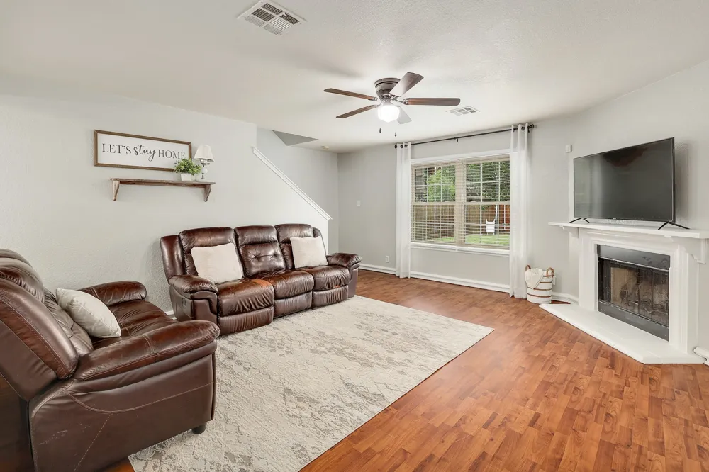 335 Mistletoe Lane Kyle, TX 78640
