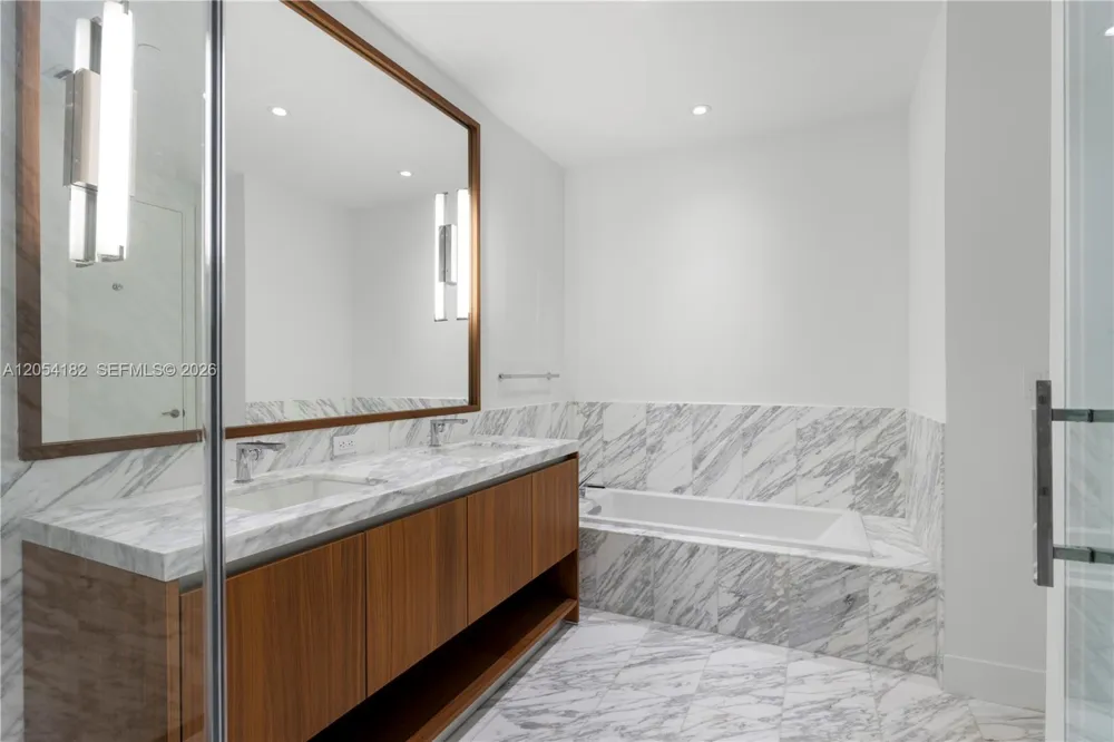175 SE 25th Rd #2701 Miami, FL 33129