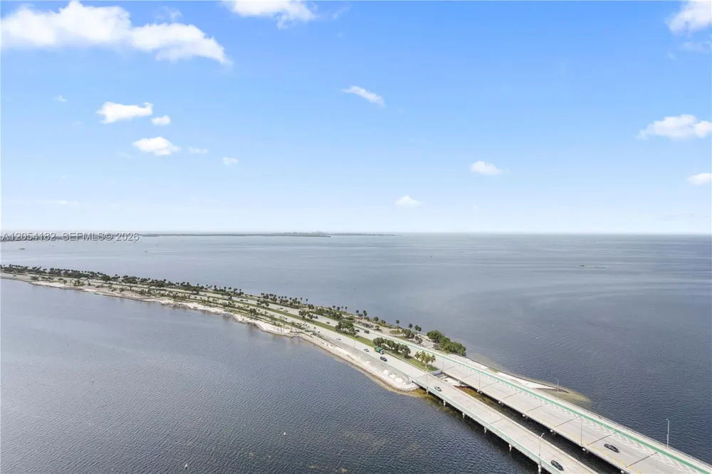 175 SE 25th Rd #2701 Miami, FL 33129