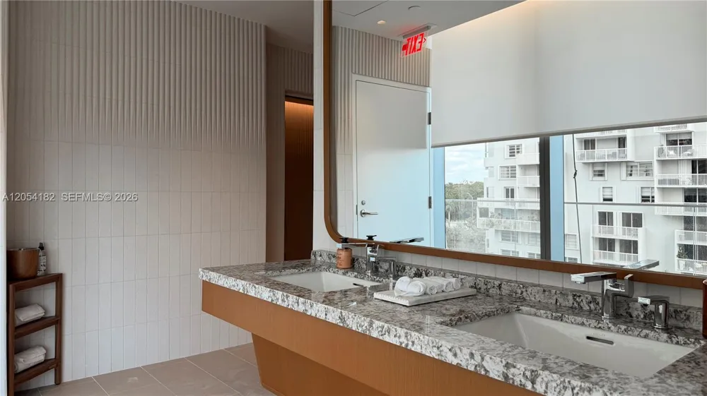 175 SE 25th Rd #2701 Miami, FL 33129