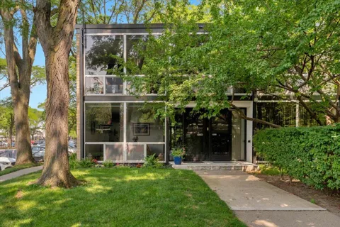 1333 Nicolet Place
