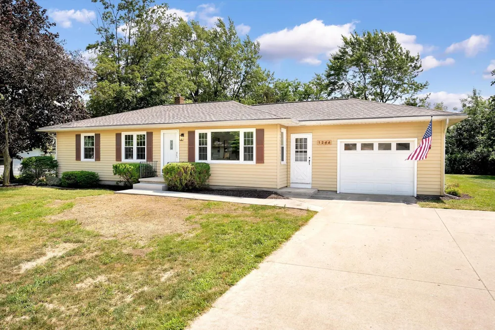 1244 Hillcrest Drive Wayland, MI 49348