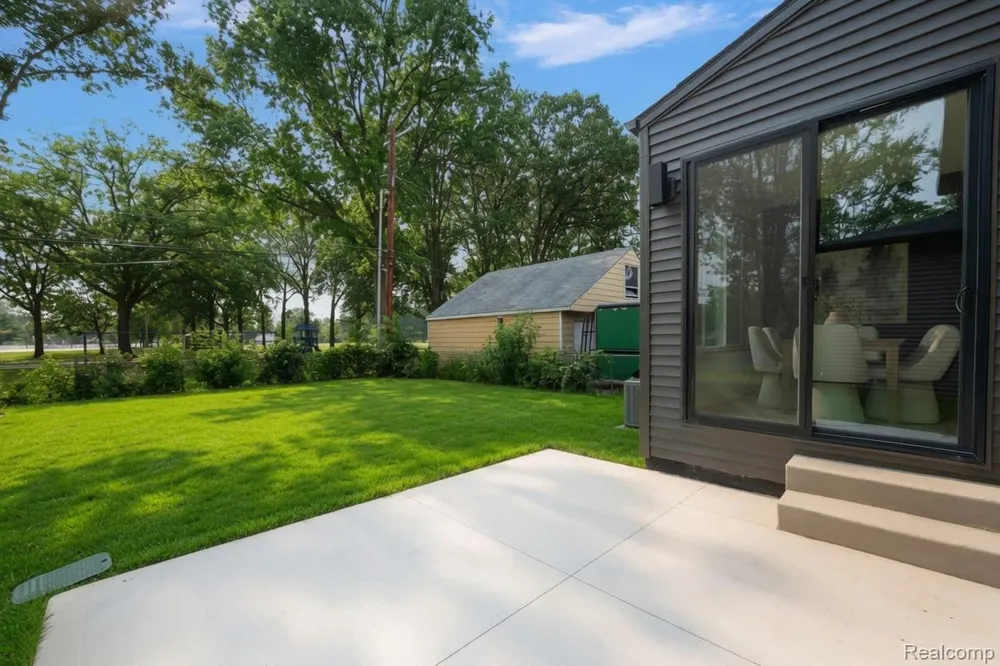 3139 Grayson Street Ferndale City, MI 48220