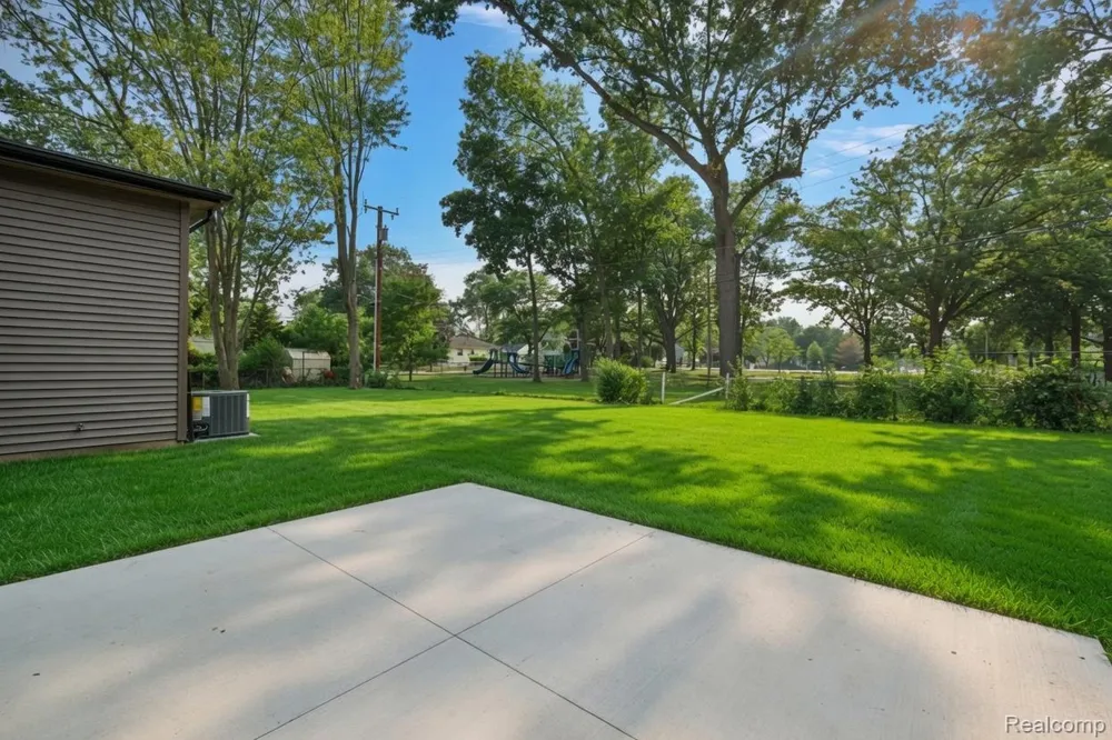 3139 Grayson Street Ferndale City, MI 48220
