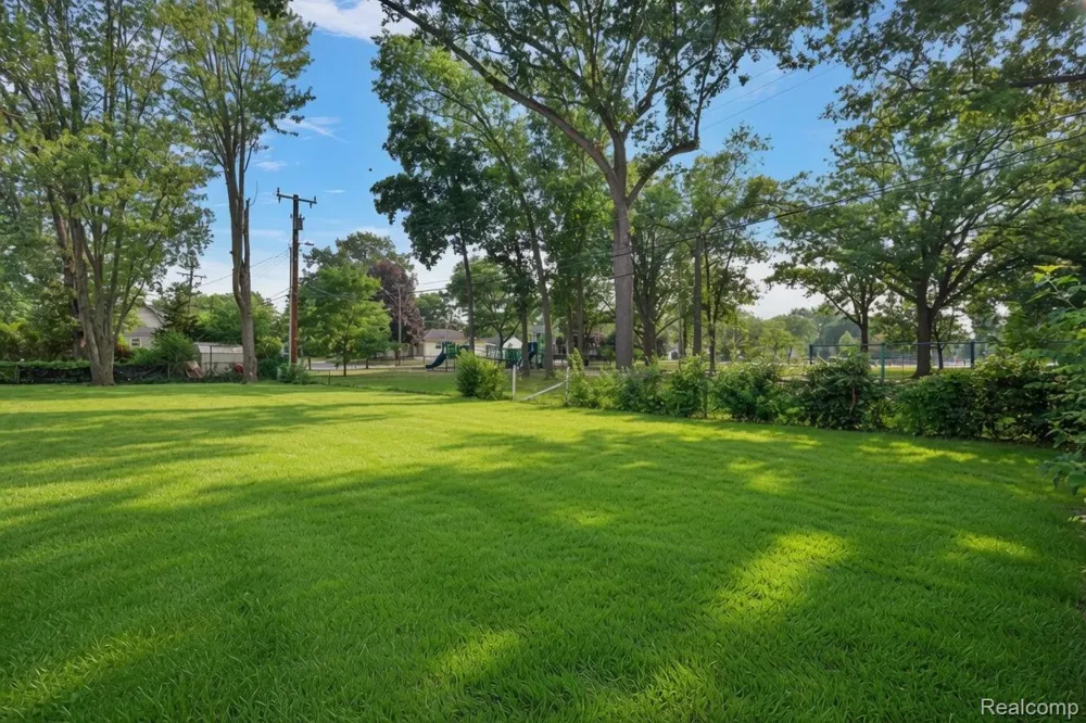 3139 Grayson Street Ferndale City, MI 48220