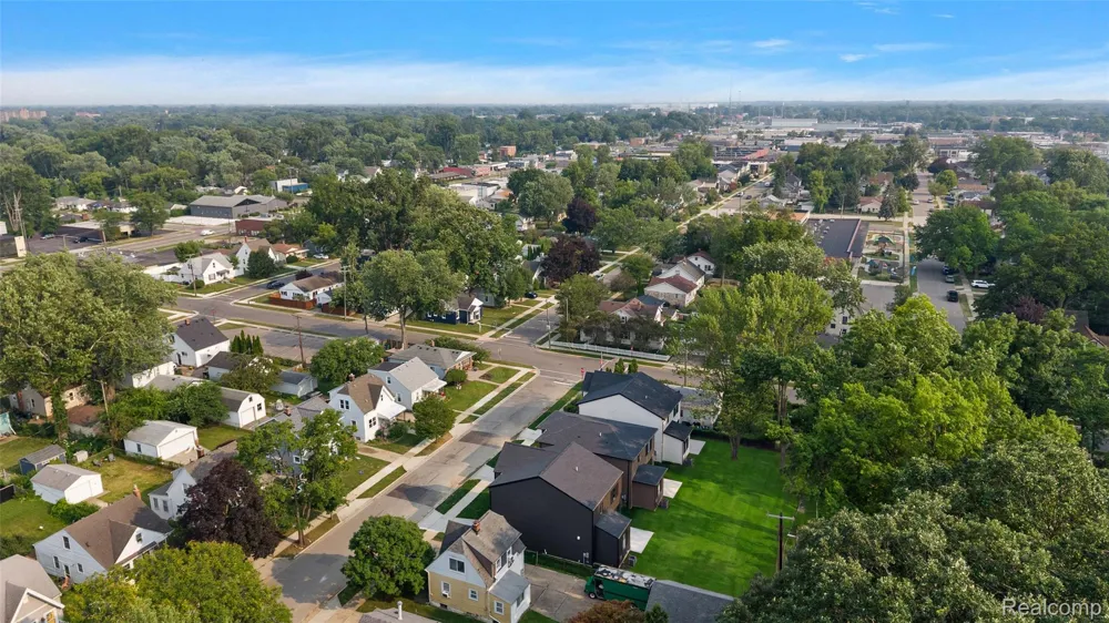 3139 Grayson Street Ferndale City, MI 48220