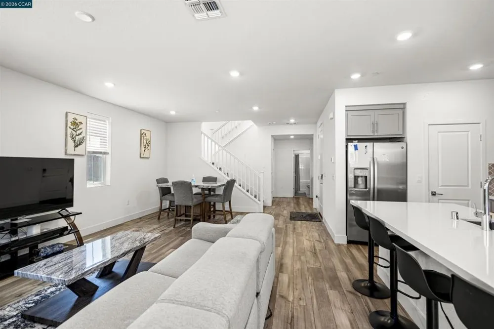 2214 Daimler St Lathrop, CA 95330