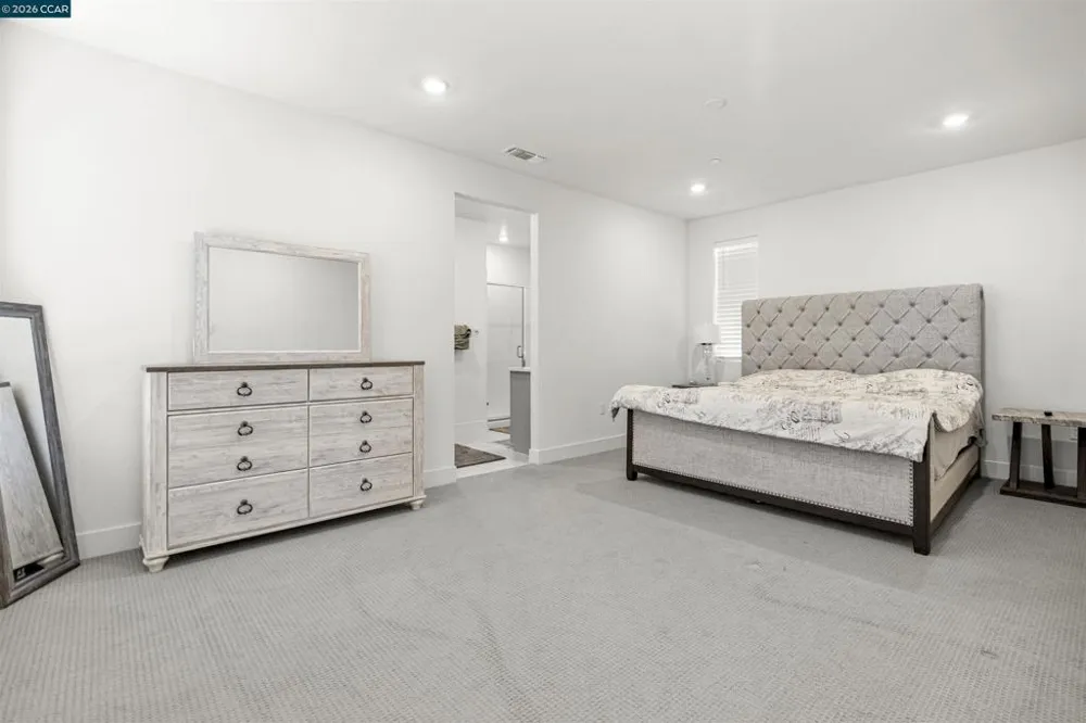 2214 Daimler St Lathrop, CA 95330