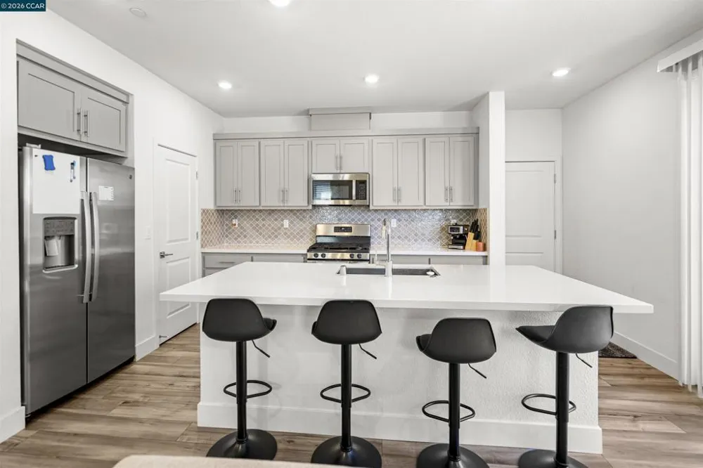 2214 Daimler St Lathrop, CA 95330