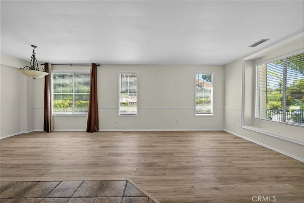 28454 Cascade Castaic, CA 91384