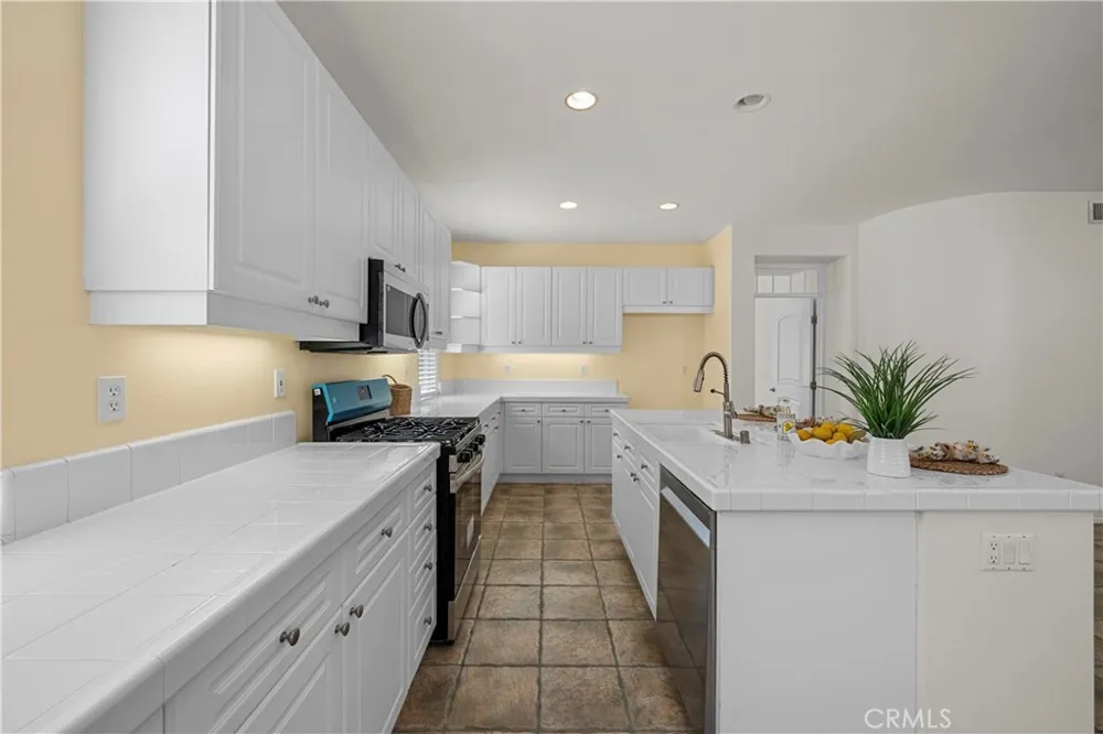 28454 Cascade Castaic, CA 91384