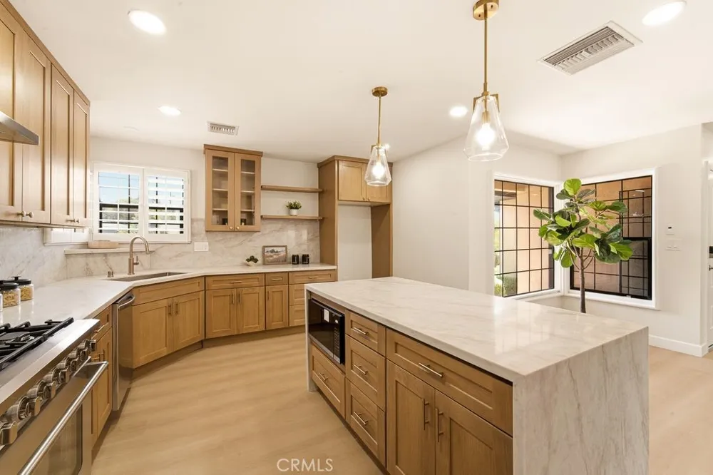 6313 Melvin Tarzana, CA 91335