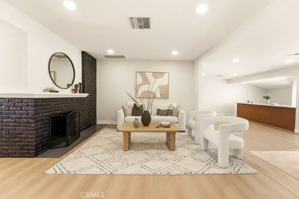 6313 Melvin Tarzana, CA 91335