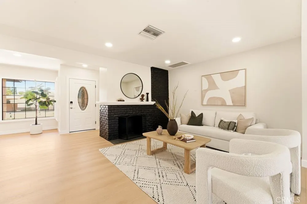 6313 Melvin Tarzana, CA 91335