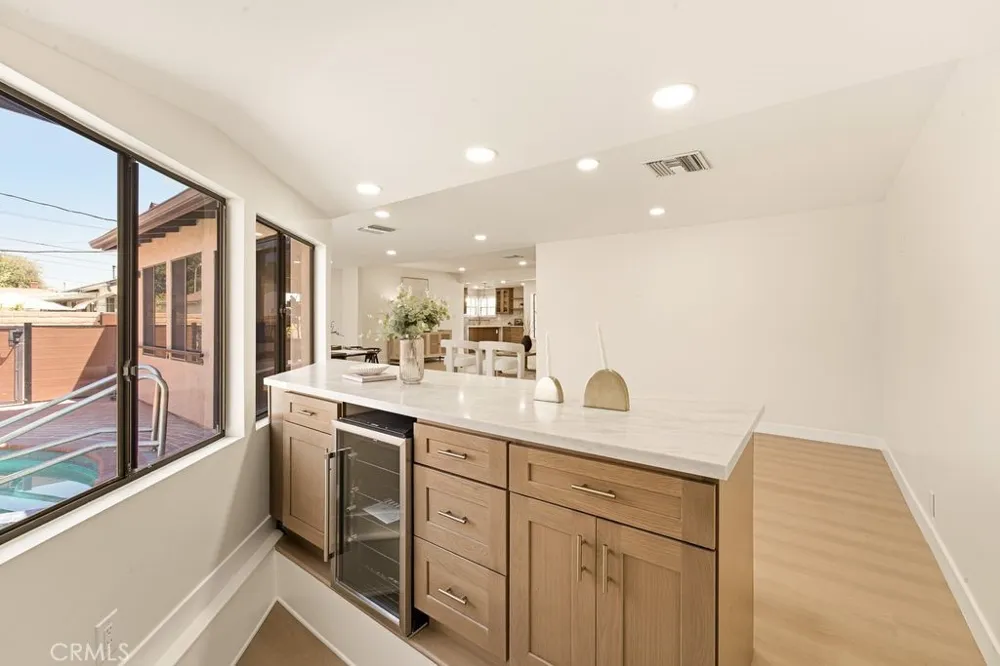 6313 Melvin Tarzana, CA 91335