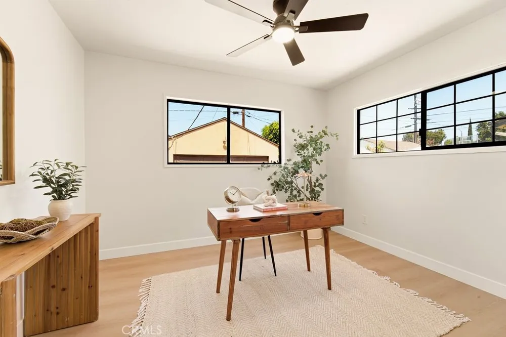 6313 Melvin Tarzana, CA 91335