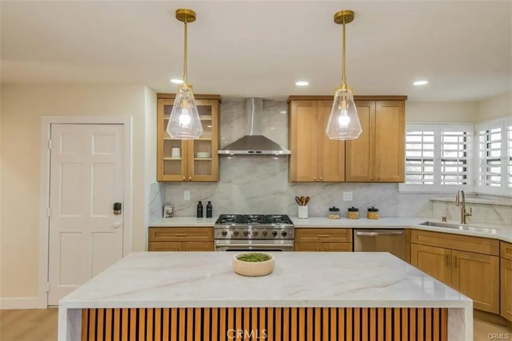 6313 Melvin Tarzana, CA 91335