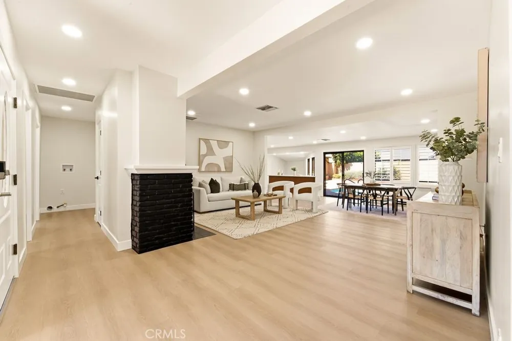 6313 Melvin Tarzana, CA 91335