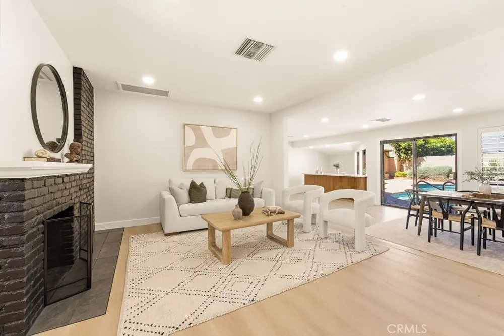 6313 Melvin Tarzana, CA 91335