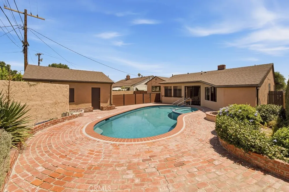 6313 Melvin Tarzana, CA 91335