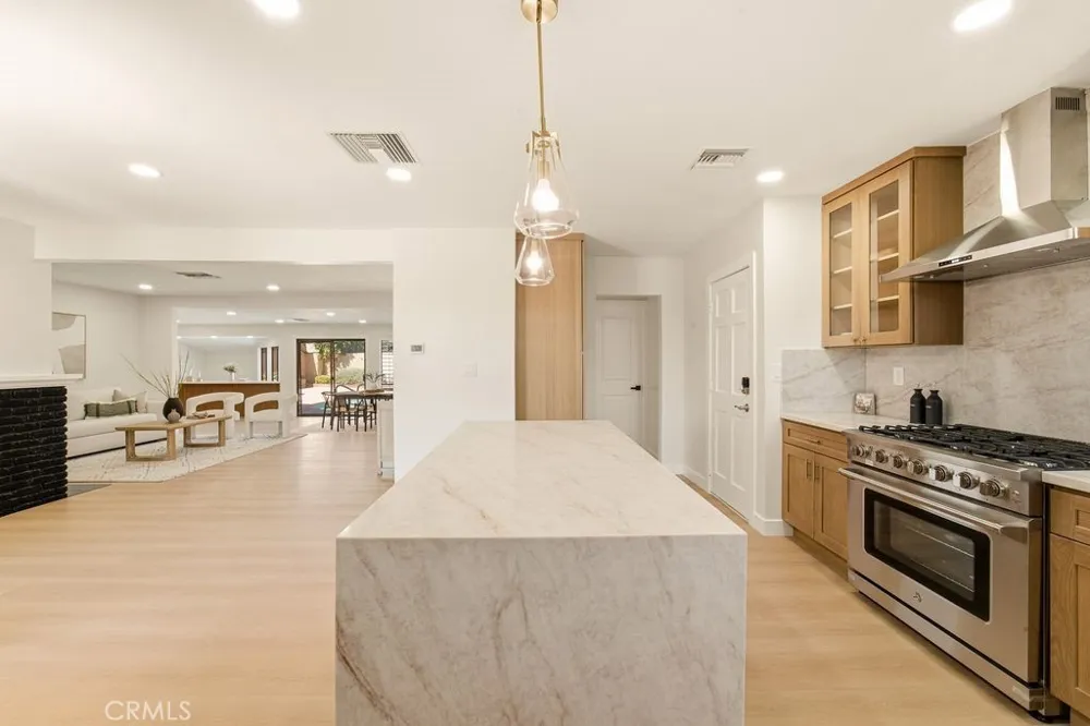 6313 Melvin Tarzana, CA 91335