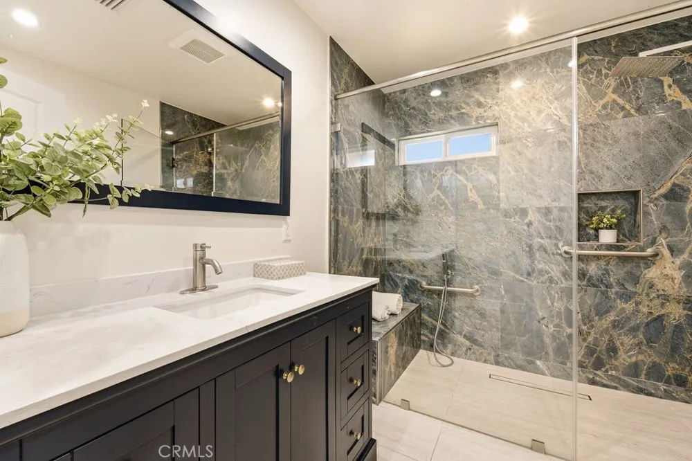 6313 Melvin Tarzana, CA 91335