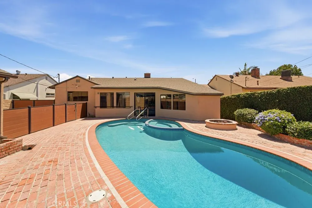 6313 Melvin Tarzana, CA 91335
