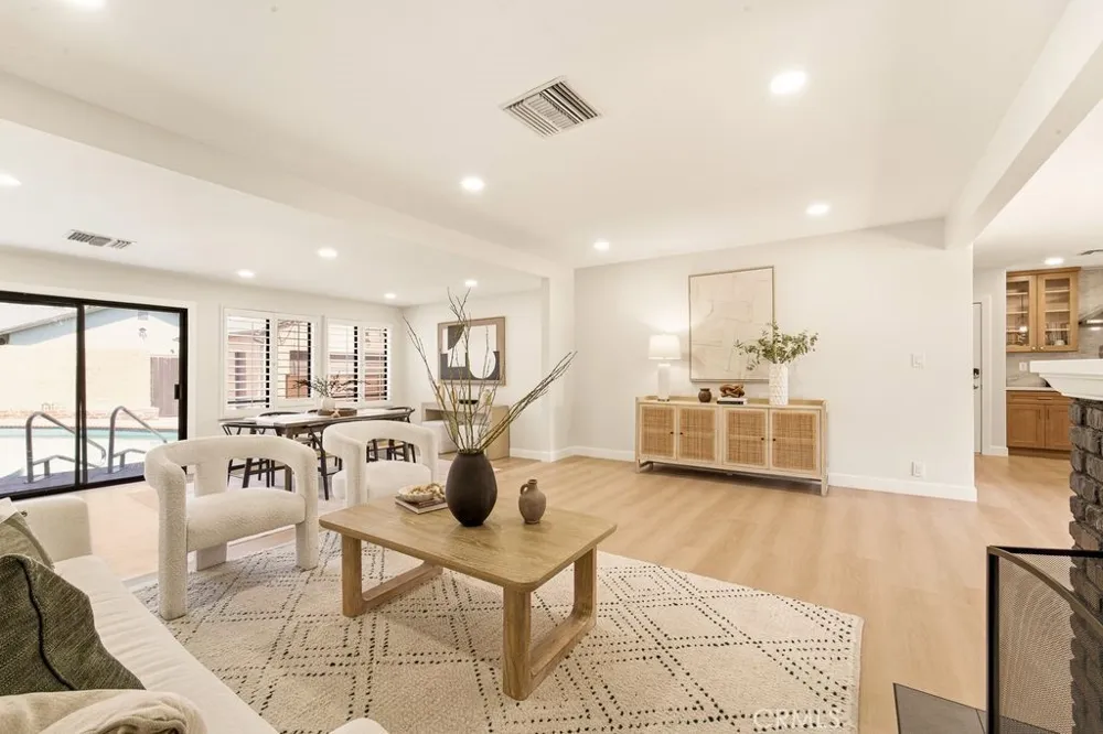 6313 Melvin Tarzana, CA 91335
