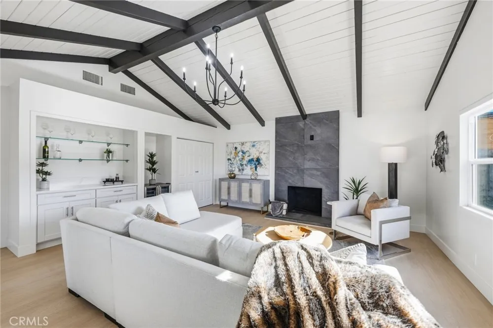 585 Wendy Newbury Park, CA 91320